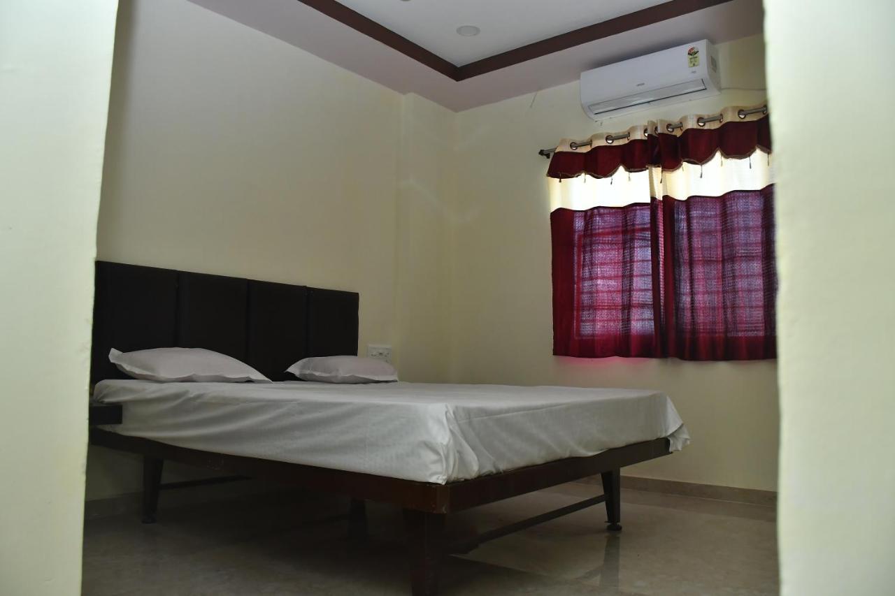 Hotel Kalika Residency Akalkot Exterior photo